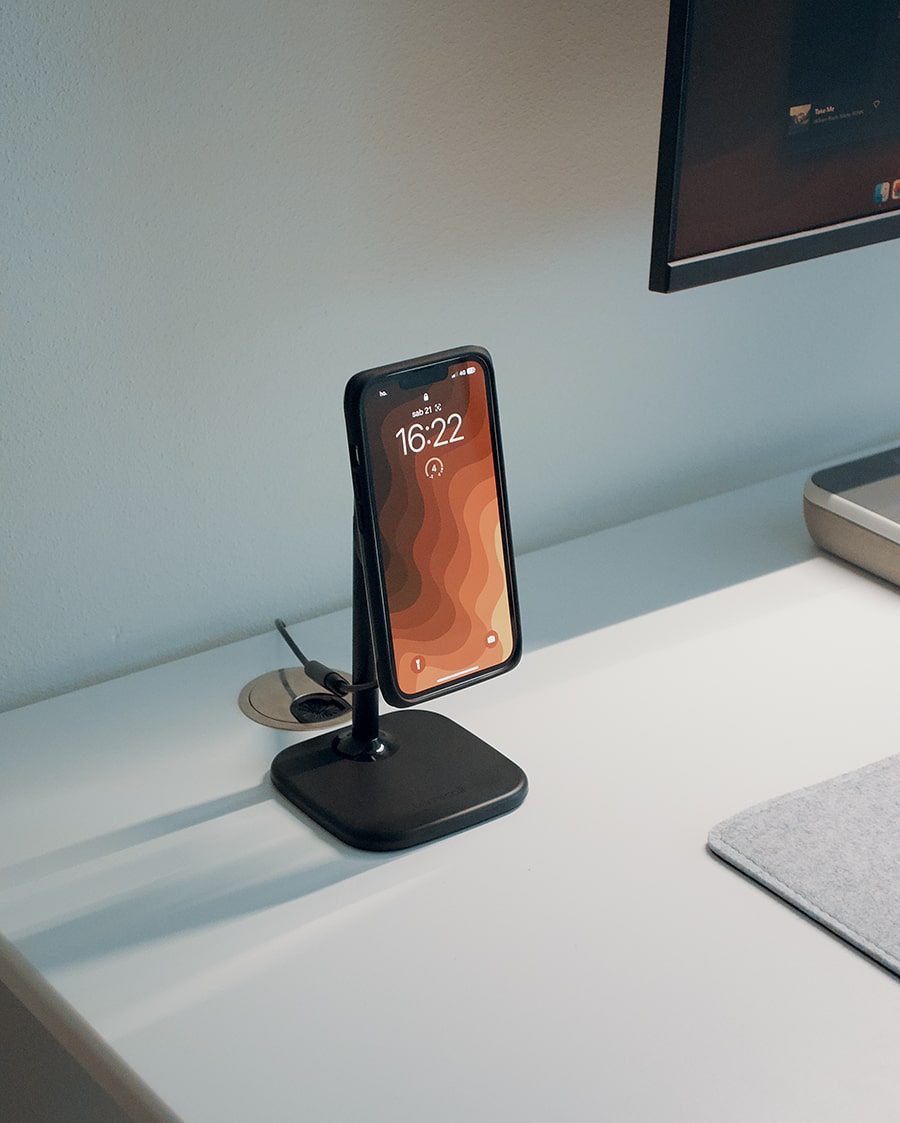 Magnetic Wireless Charging Stand