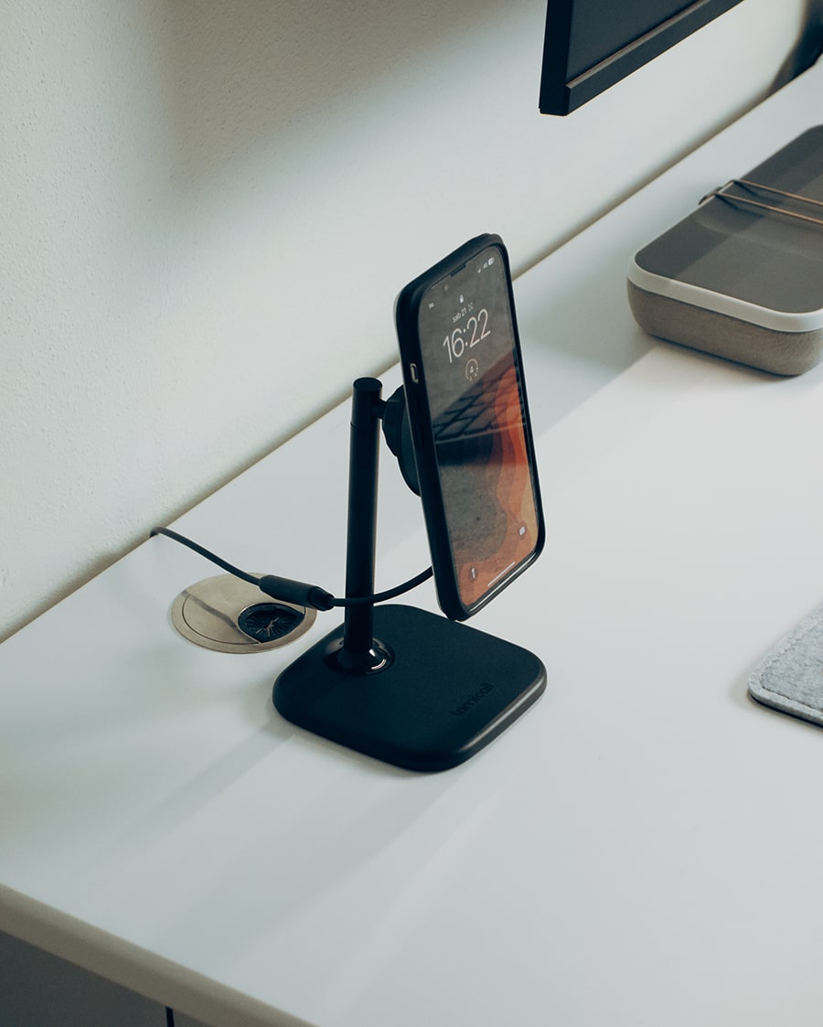 Magnetic Wireless Charging Stand